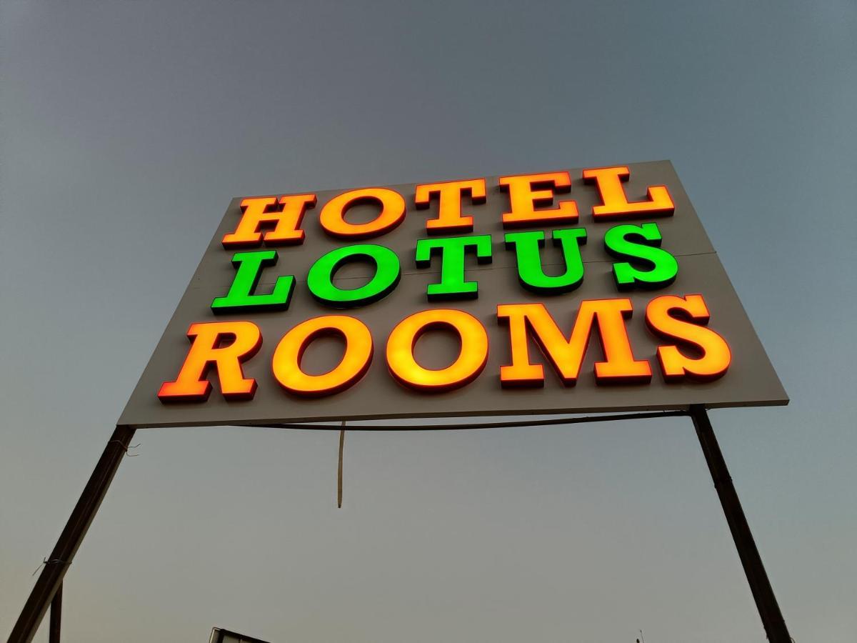 Hotel Lotus Ānand Exterior foto